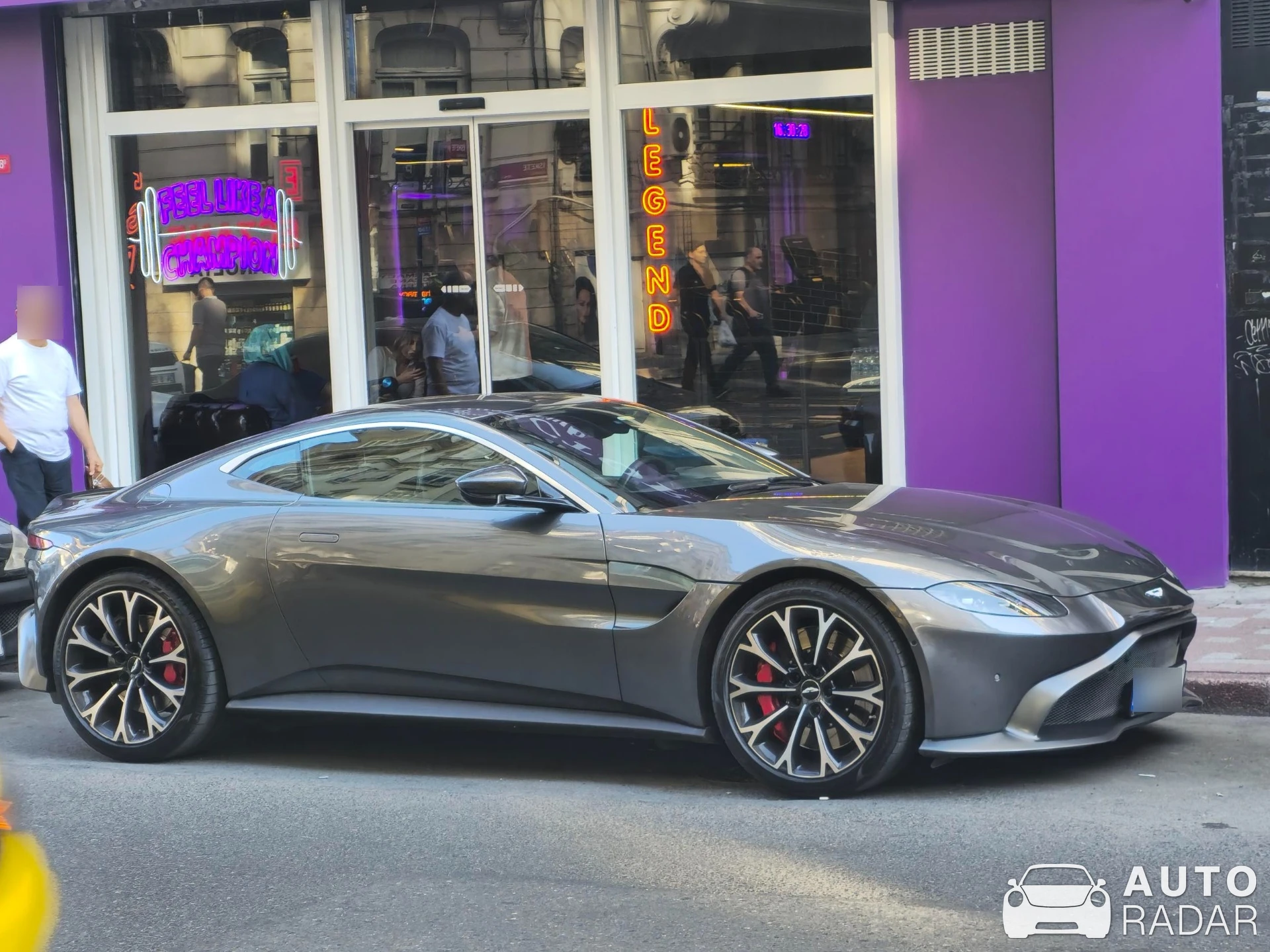 Aston Martin V8 Vantage spotted in Şişli, Türkiye
