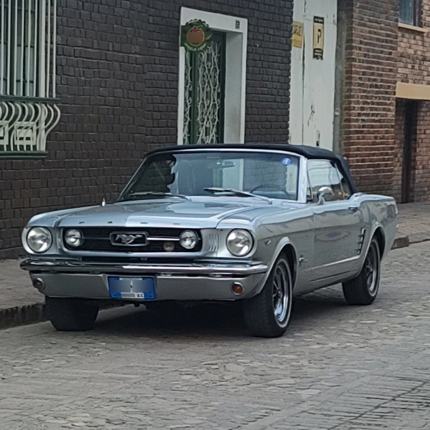 Ford Mustang 1965 convertible spotted in Tabio, Colombia