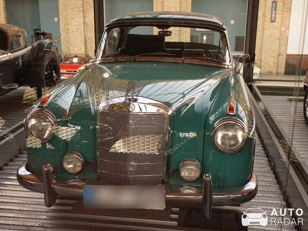 Mercedes-Benz W128 spotted in Berliini