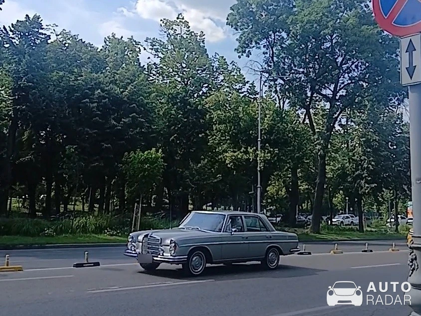 Mercedes-Benz W108 spotted in Bucharest