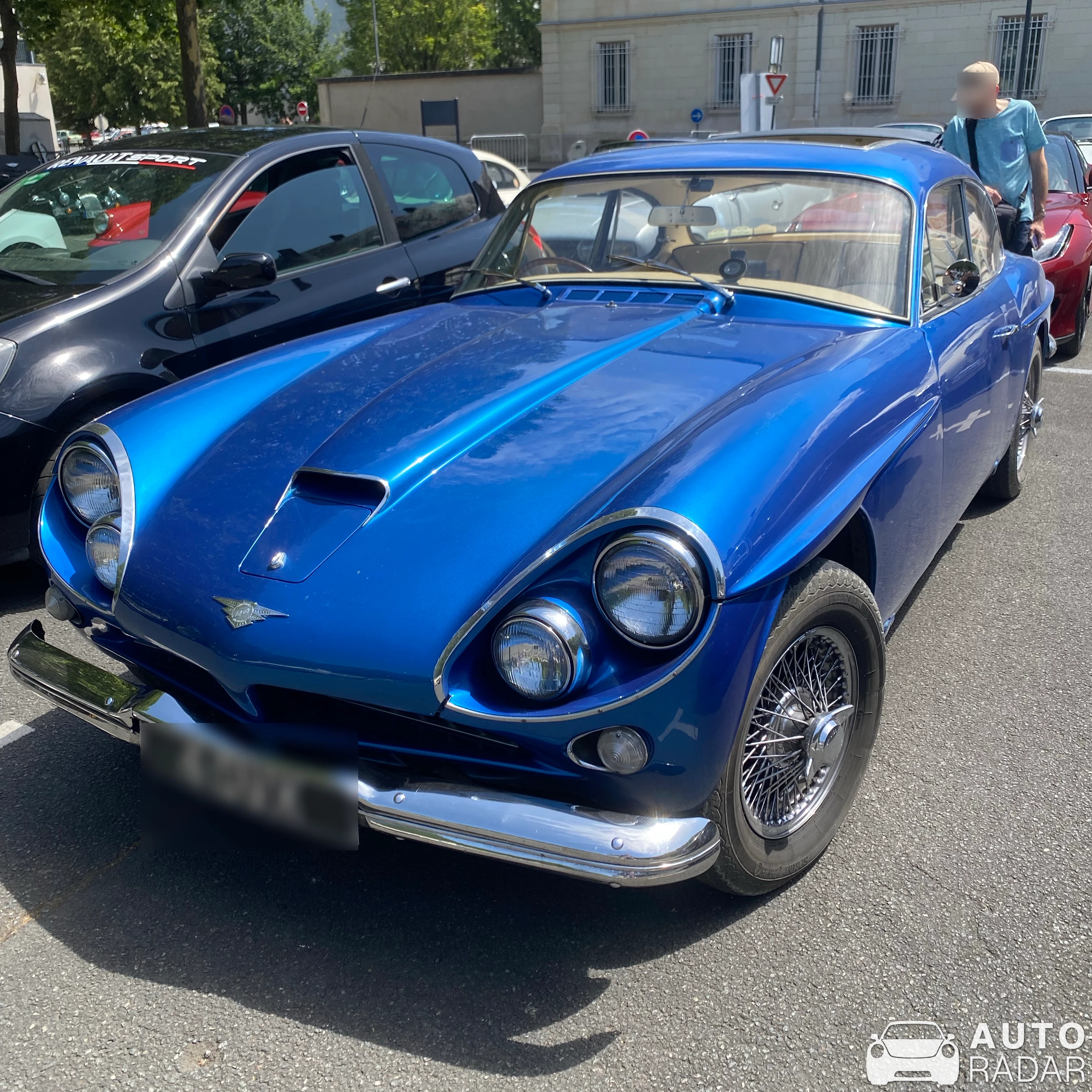 Jensen C-V8 spotted in Chinon