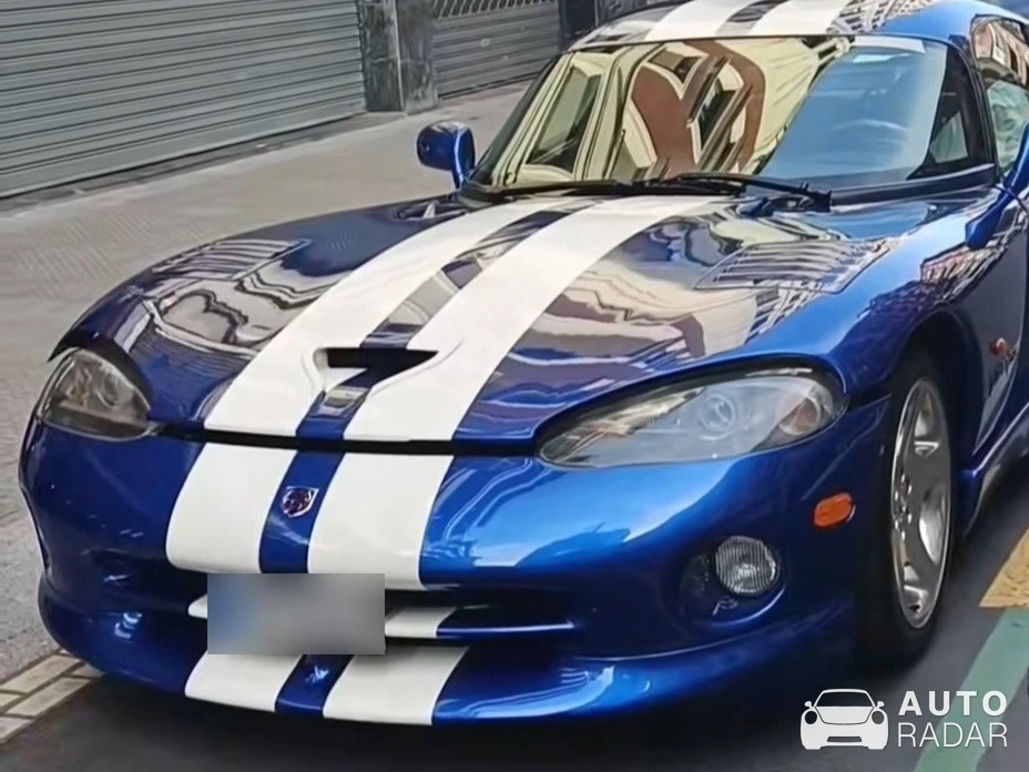 Dodge Viper GTS spotted in Bilbao
