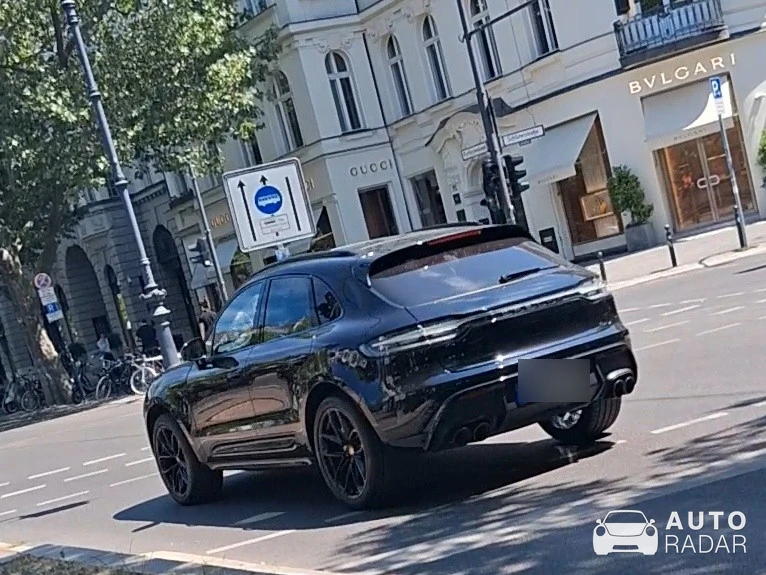 Porsche Macan Turbo spotted in Berlin