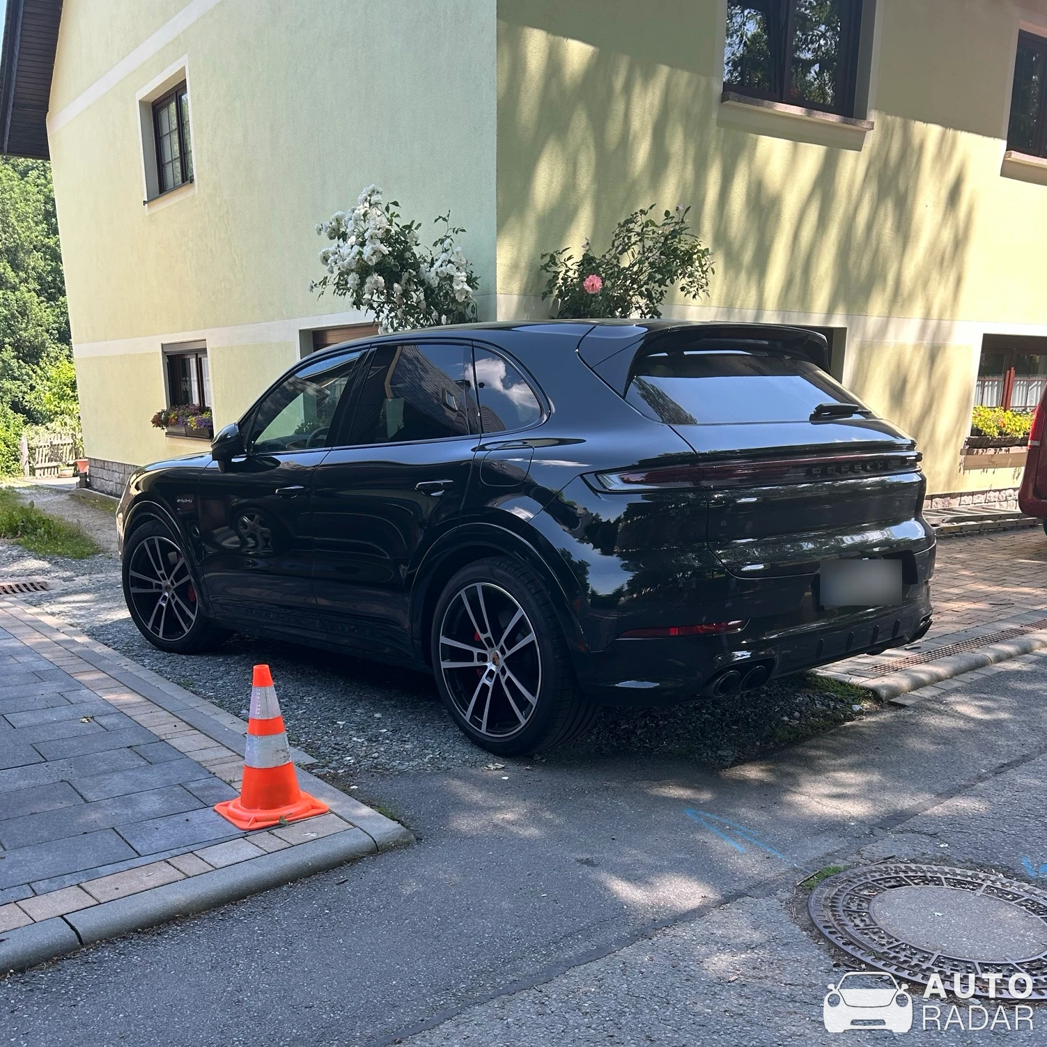 Porsche Cayenne E-Hybrid spotted in Zwönitz