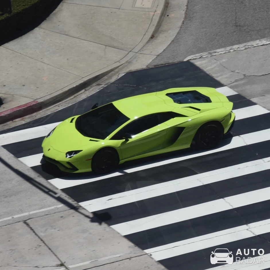 Lamborghini Aventador S LP740-4 spotted in Los Angeles