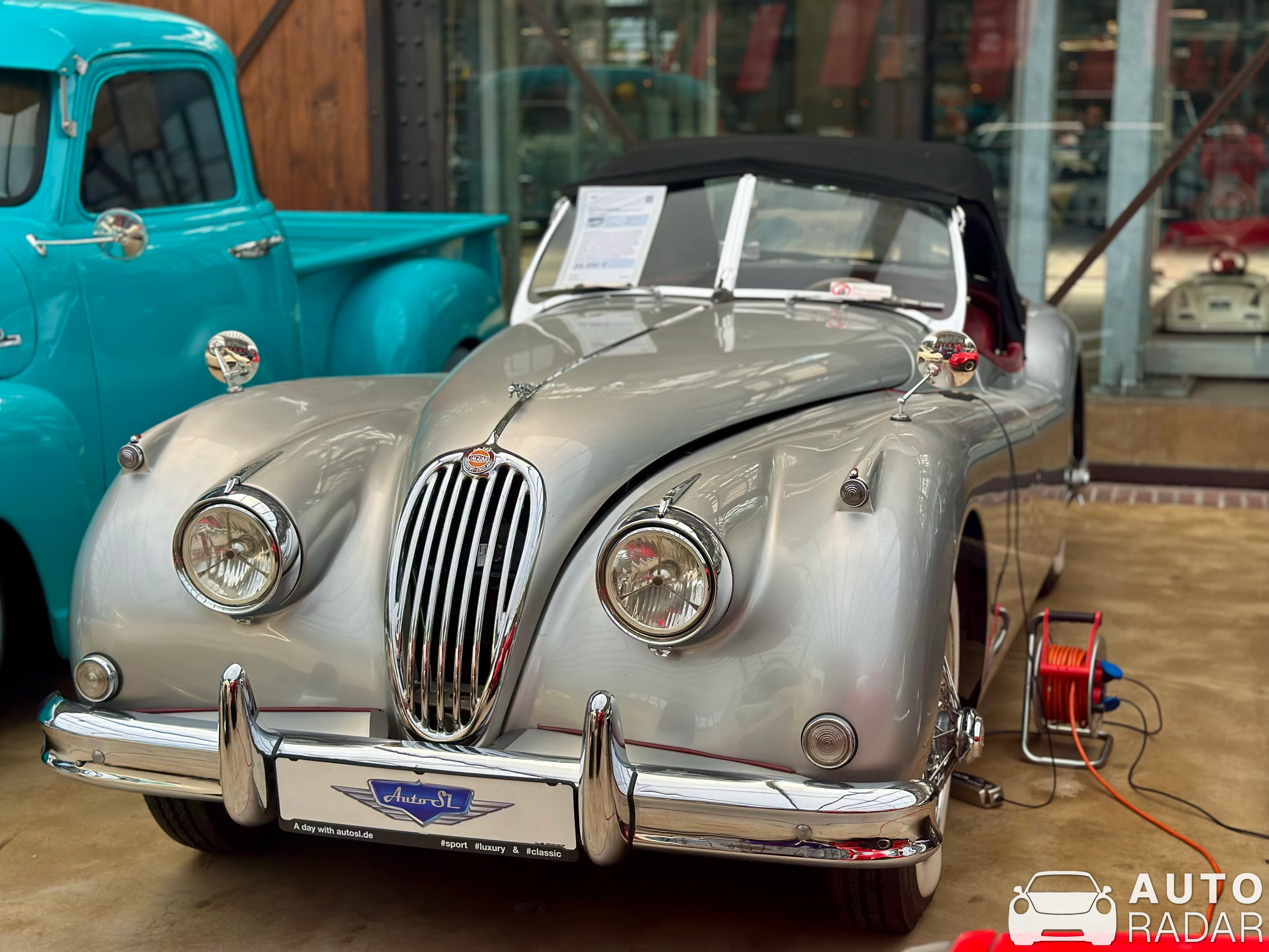 Jaguar XK140 spotted in Düsseldorf