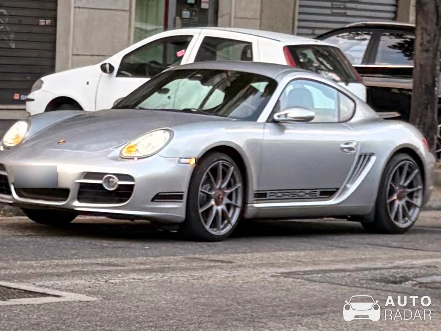 Porsche 987 Cayman S spotted in Torino