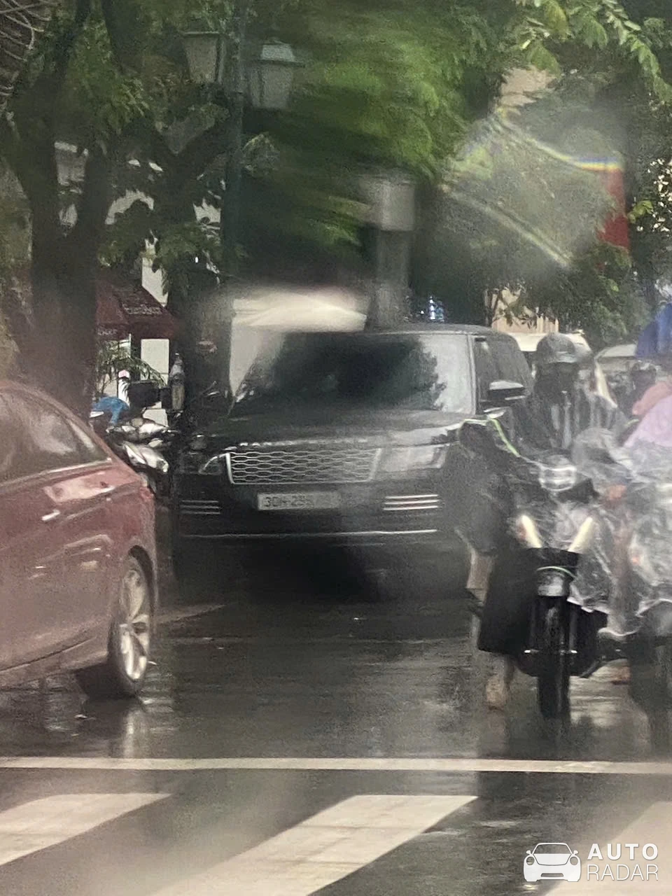 Land Rover Range Rover SV spotted in Hanoi