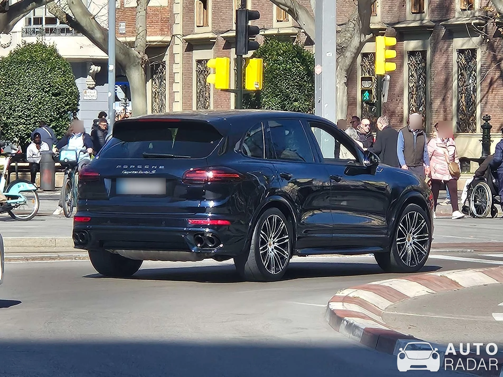 Porsche Cayenne Turbo S spotted in Zaragoza