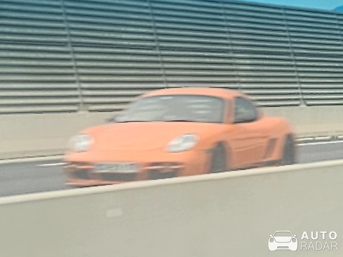 Porsche 987 Cayman spotted in Saint-Cyprien