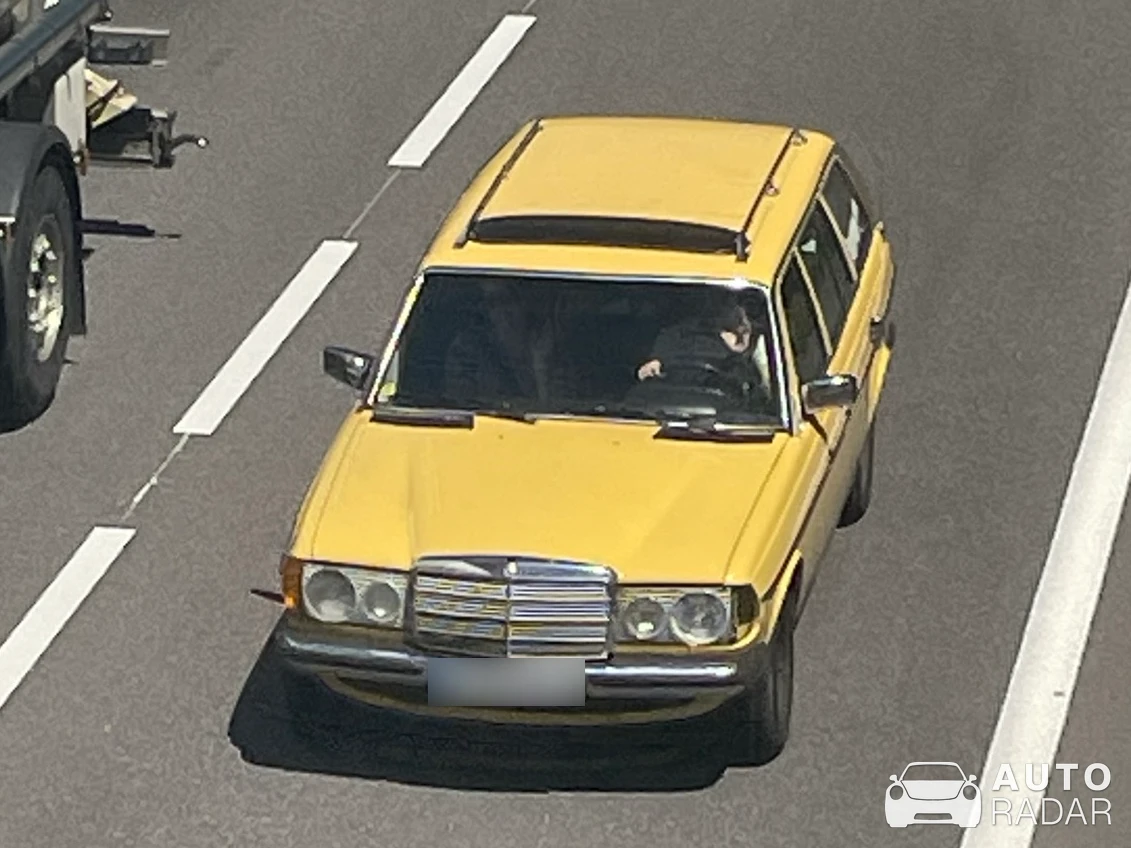 Mercedes-Benz 300E W123 spotted in Dommartin-lès-Toul