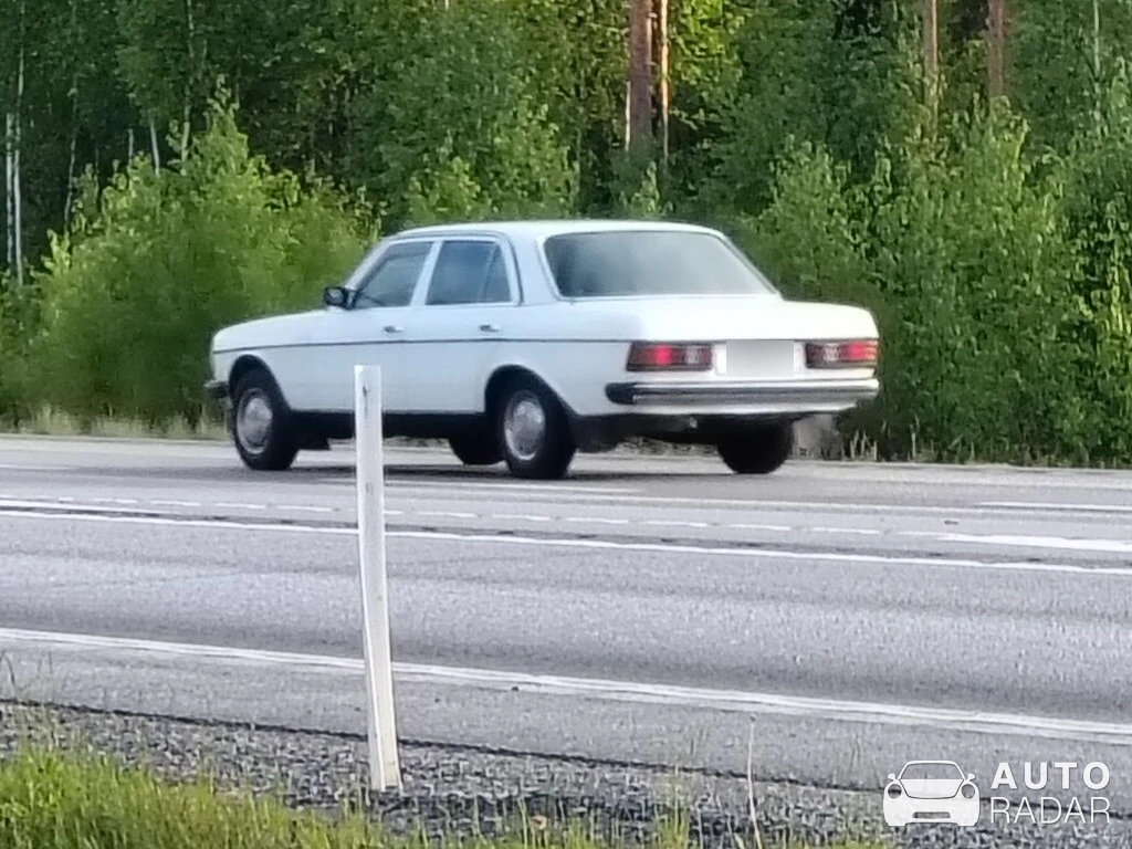 Mercedes-Benz W123 spotted in Leivonmäki