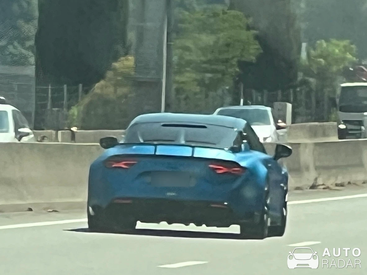 Alpine A110 R spotted in La Trinité
