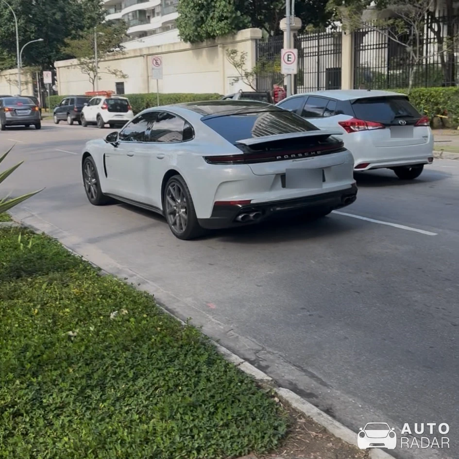 Porsche 970 Panamera S E-Hybrid spotted in Rio de Janeiro
