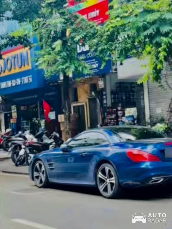 Mercedes-Benz SL-Klasse R231 spotted in Hanoi