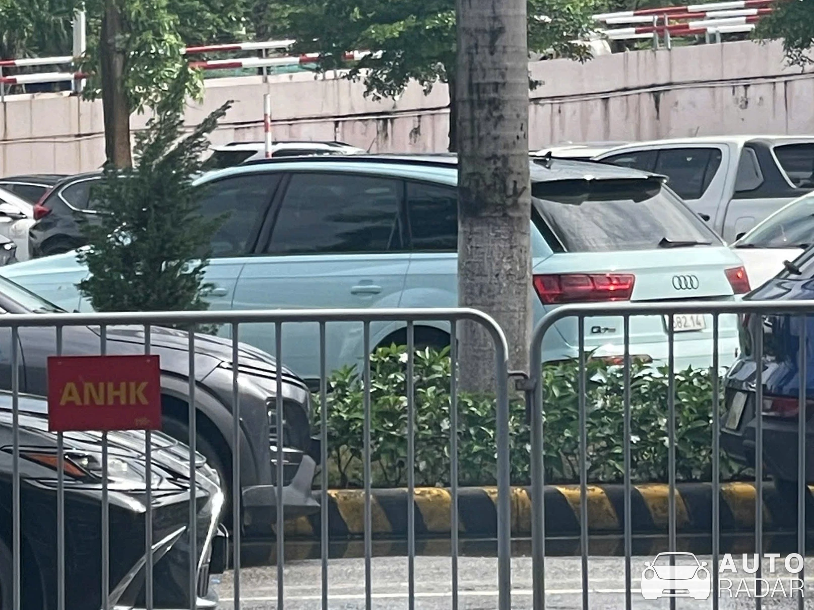 Audi SQ7 spotted in Hanoi