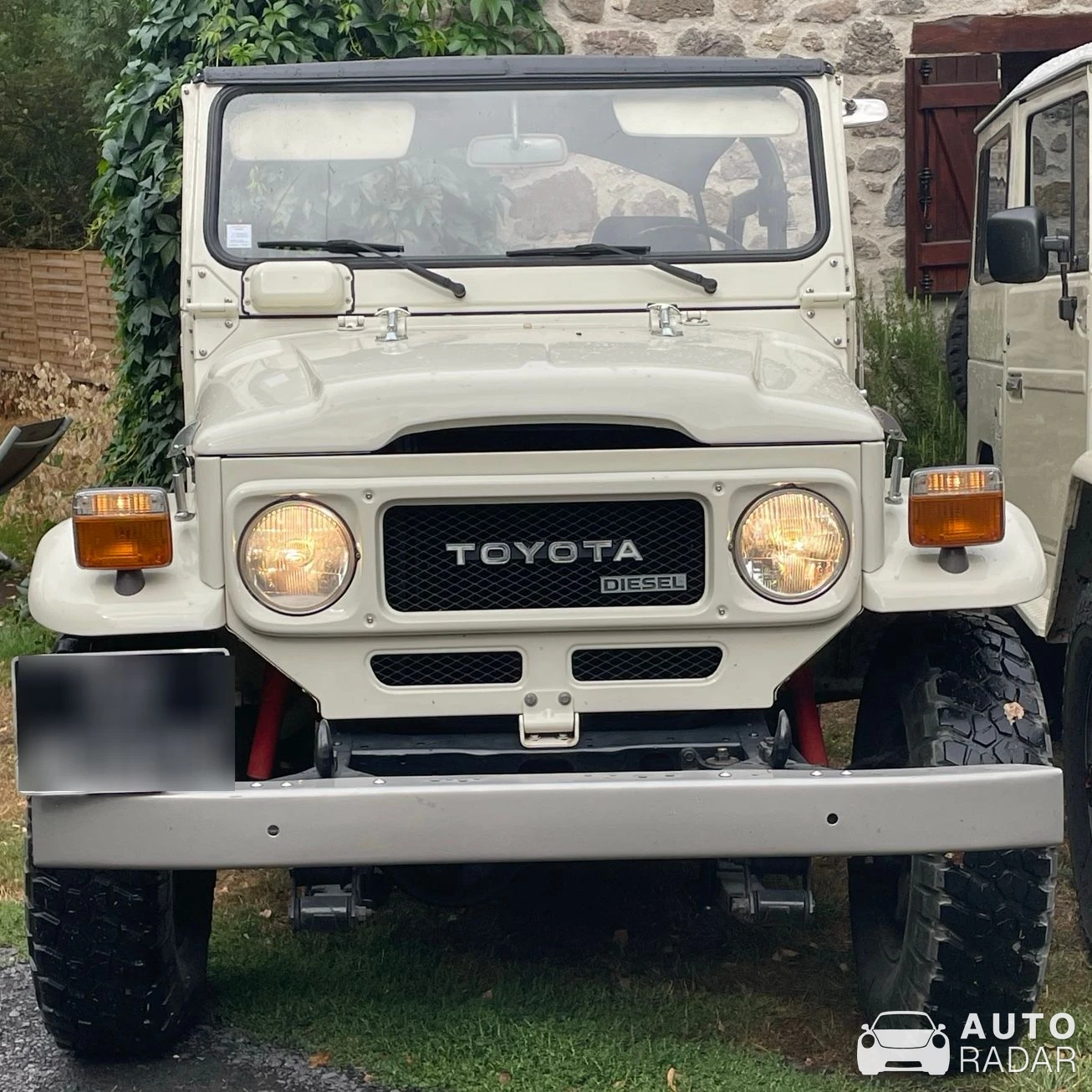 Toyota Land Cruiser BJ42 Diesel spotted in Saint-Nectaire