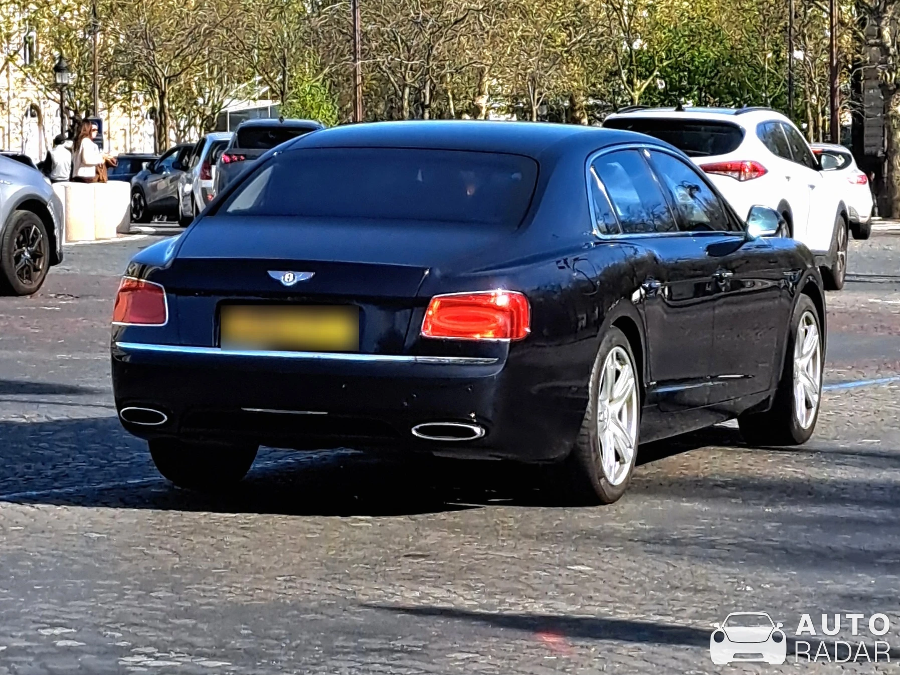 Bentley Flying Spur Hybrid spotted in Levallois-Perret