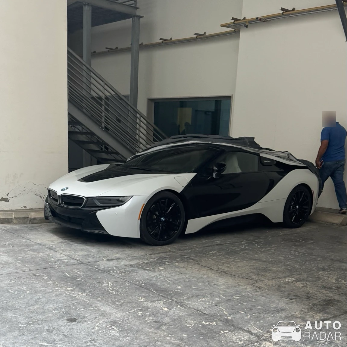 BMW i8 Roadster spotted in Jabal Lubnan, Liban
