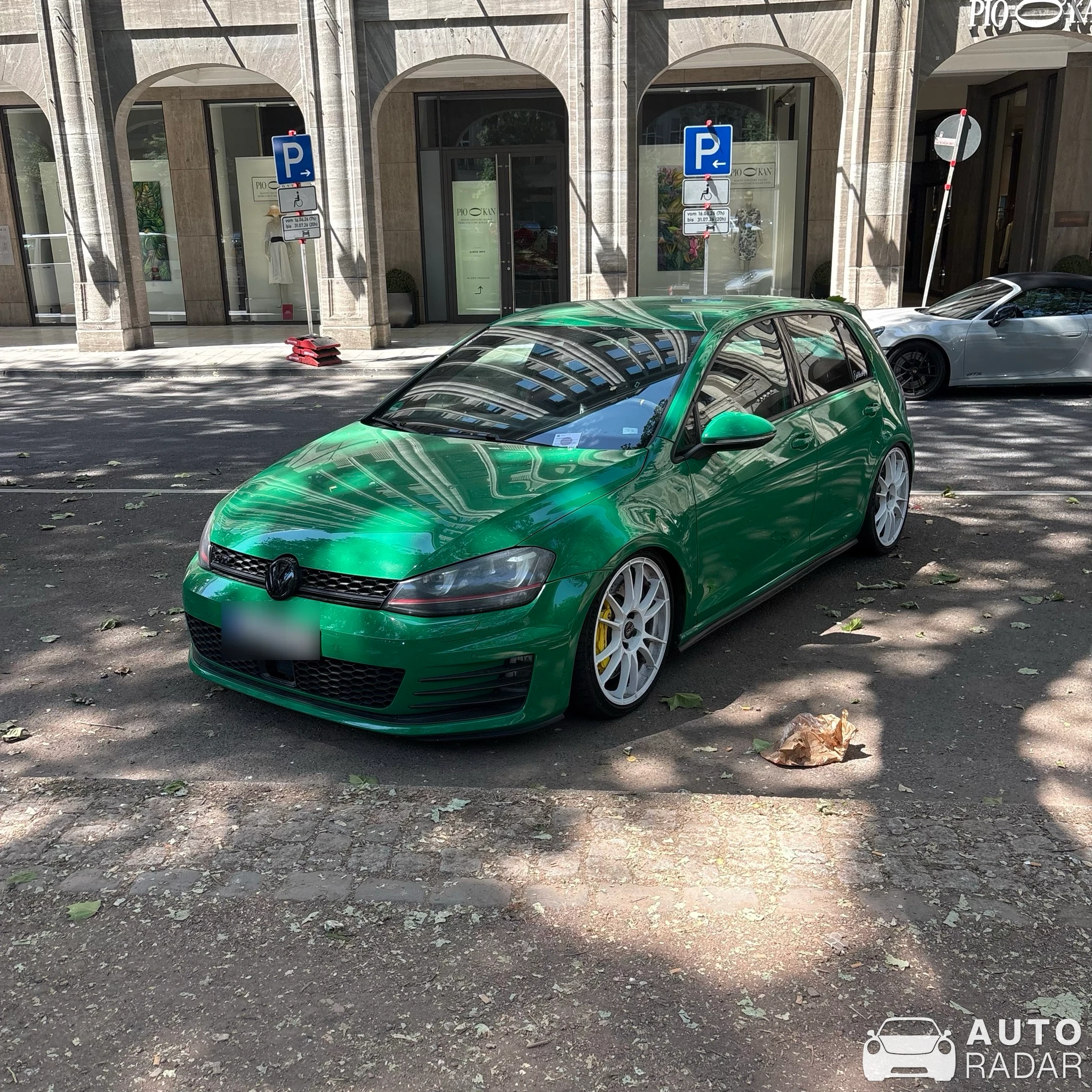 Volkswagen Golf VII GTI spotted in Düsseldorf