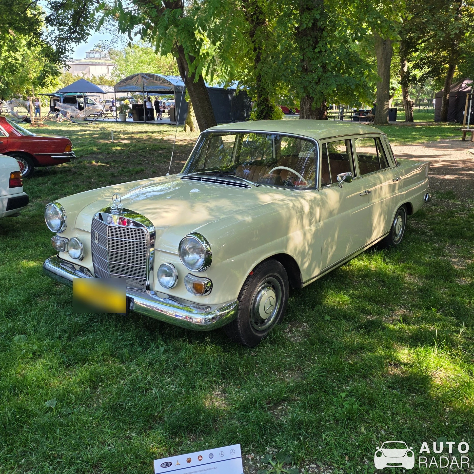 Mercedes-Benz 200D W110 spotted in Praha