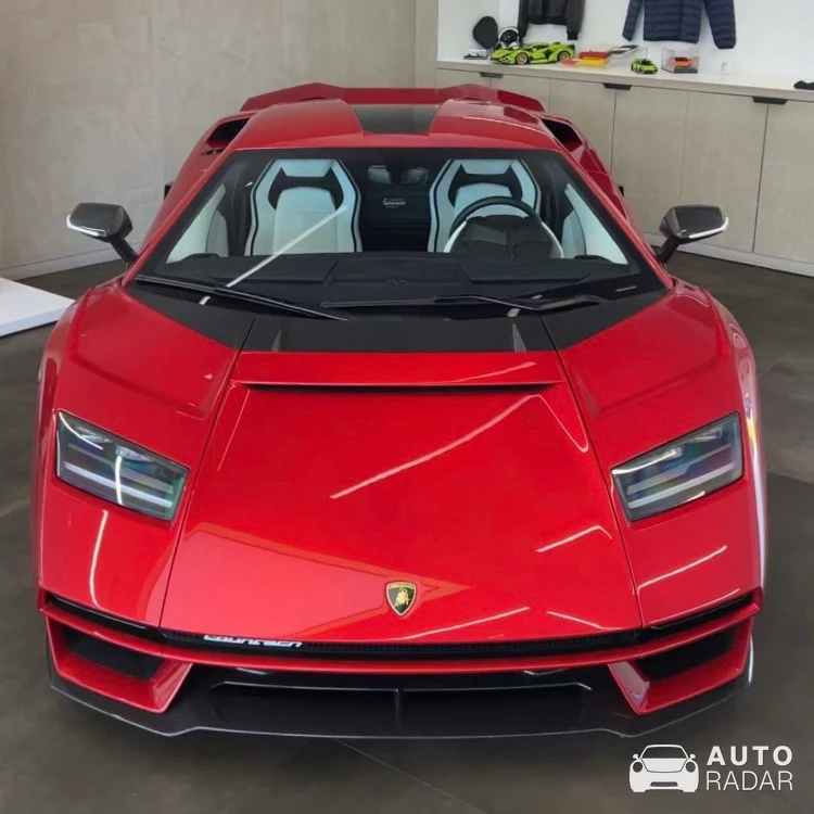 Lamborghini Countach LPI 800-4 spotted