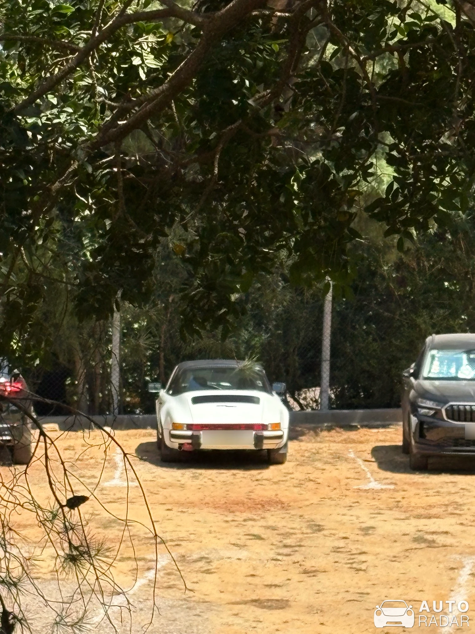 Porsche 911 Carrera 3.2 Targa spotted in Setúbal