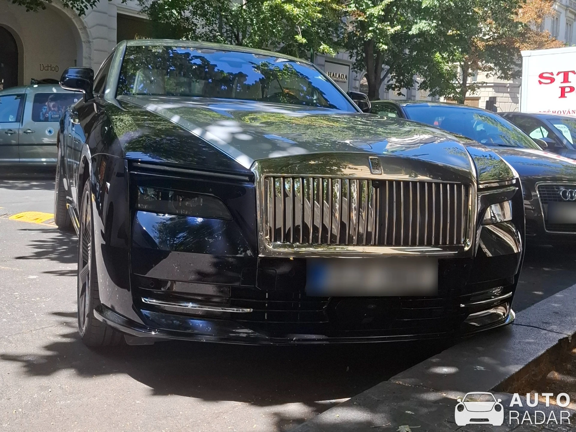 Rolls-Royce Spectre spotted in Praha