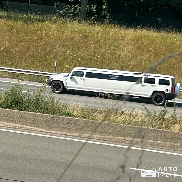 Hummer H2 Limousine spotted in Oud-Heverlee