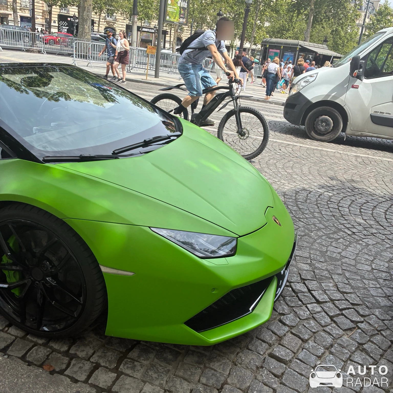 Lamborghini Huracán LP610-4 Spyder spotted in Levallois-Perret