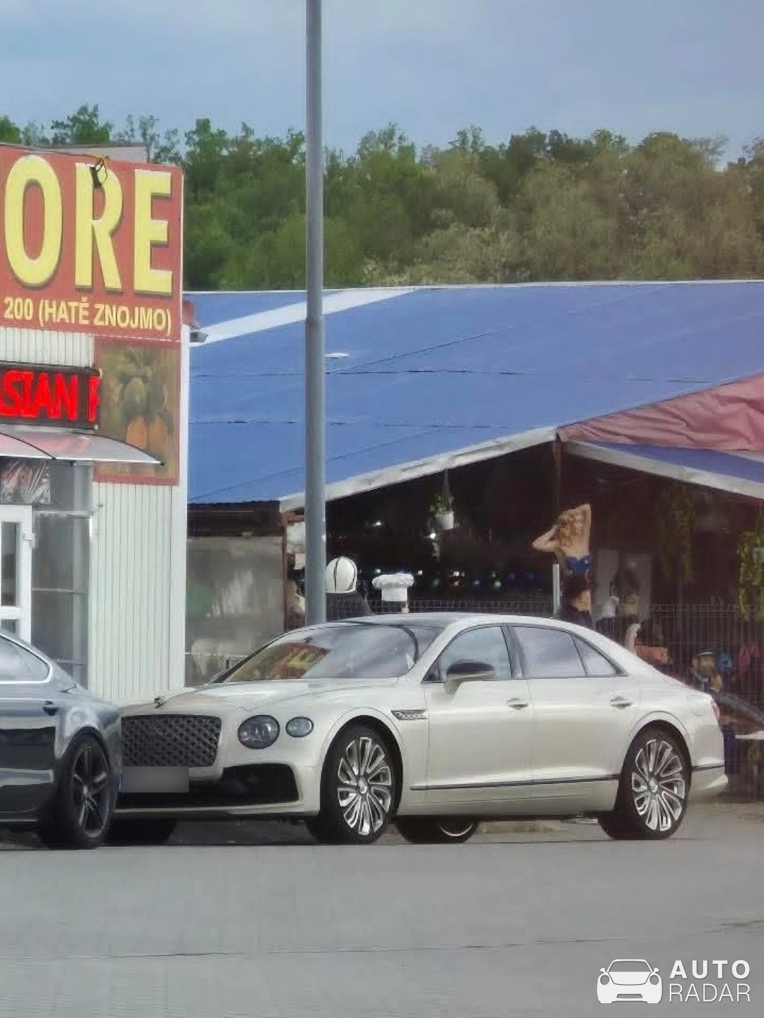 Bentley Flying Spur Hybrid spotted in Dyjákovičky
