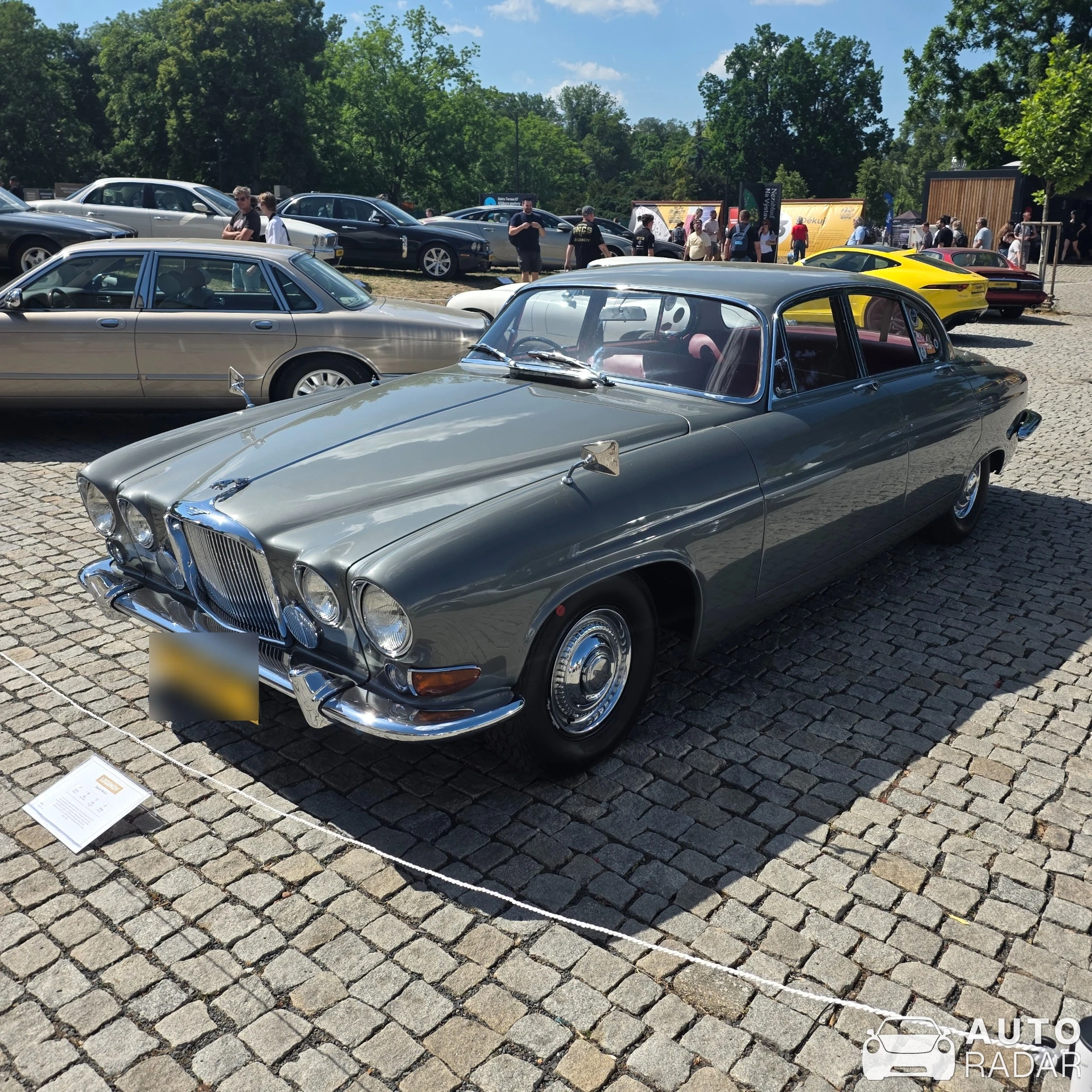 Jaguar Mark X spotted in Praha