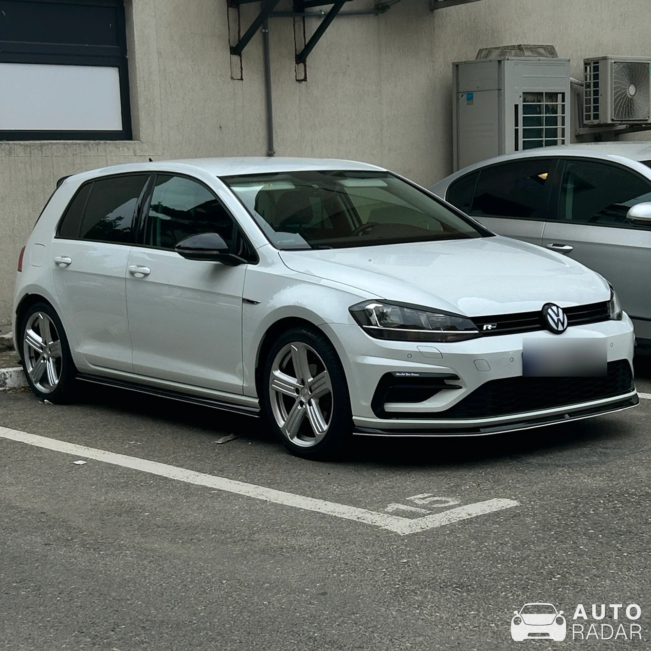 Volkswagen Golf MkVII R-Line spotted in Târgovişte