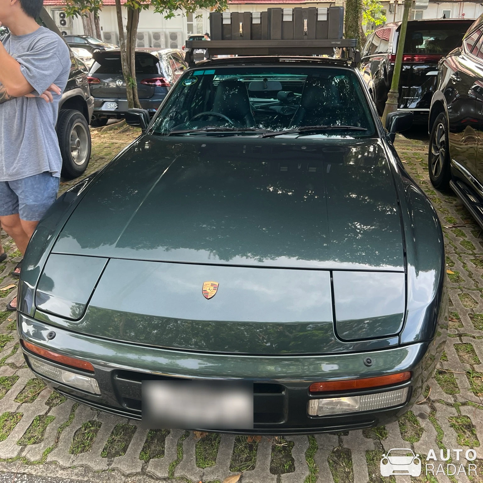 Porsche 944 S2 spotted in Singapore