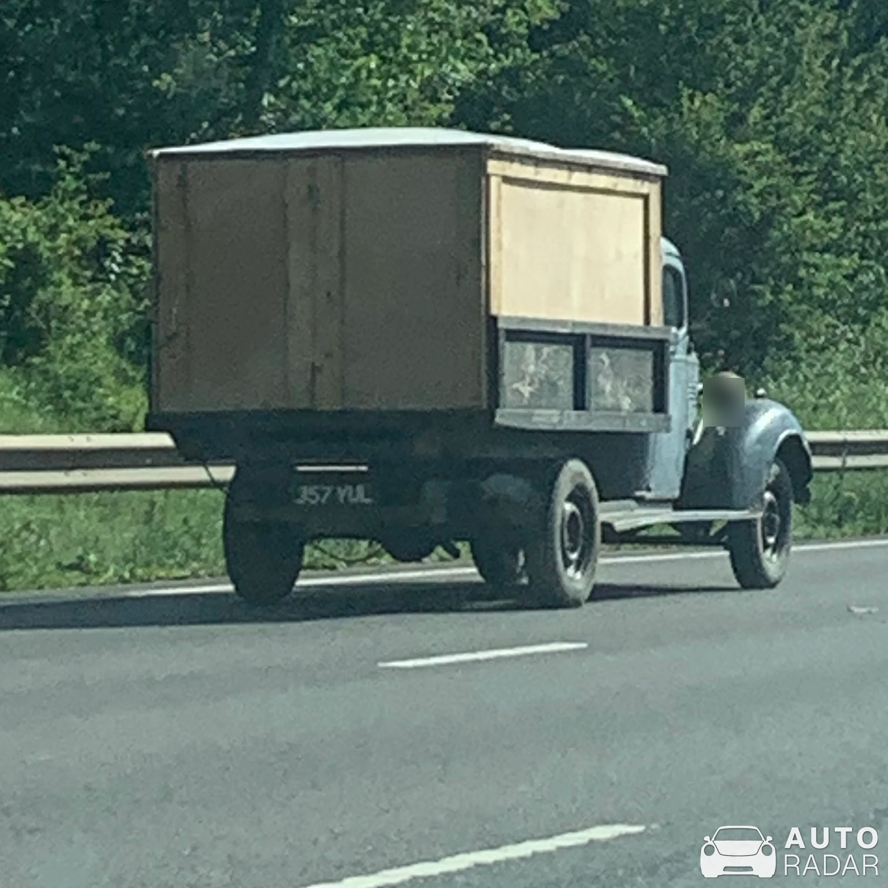 Morris Minor 1000 Traveller spotted in Wokingham