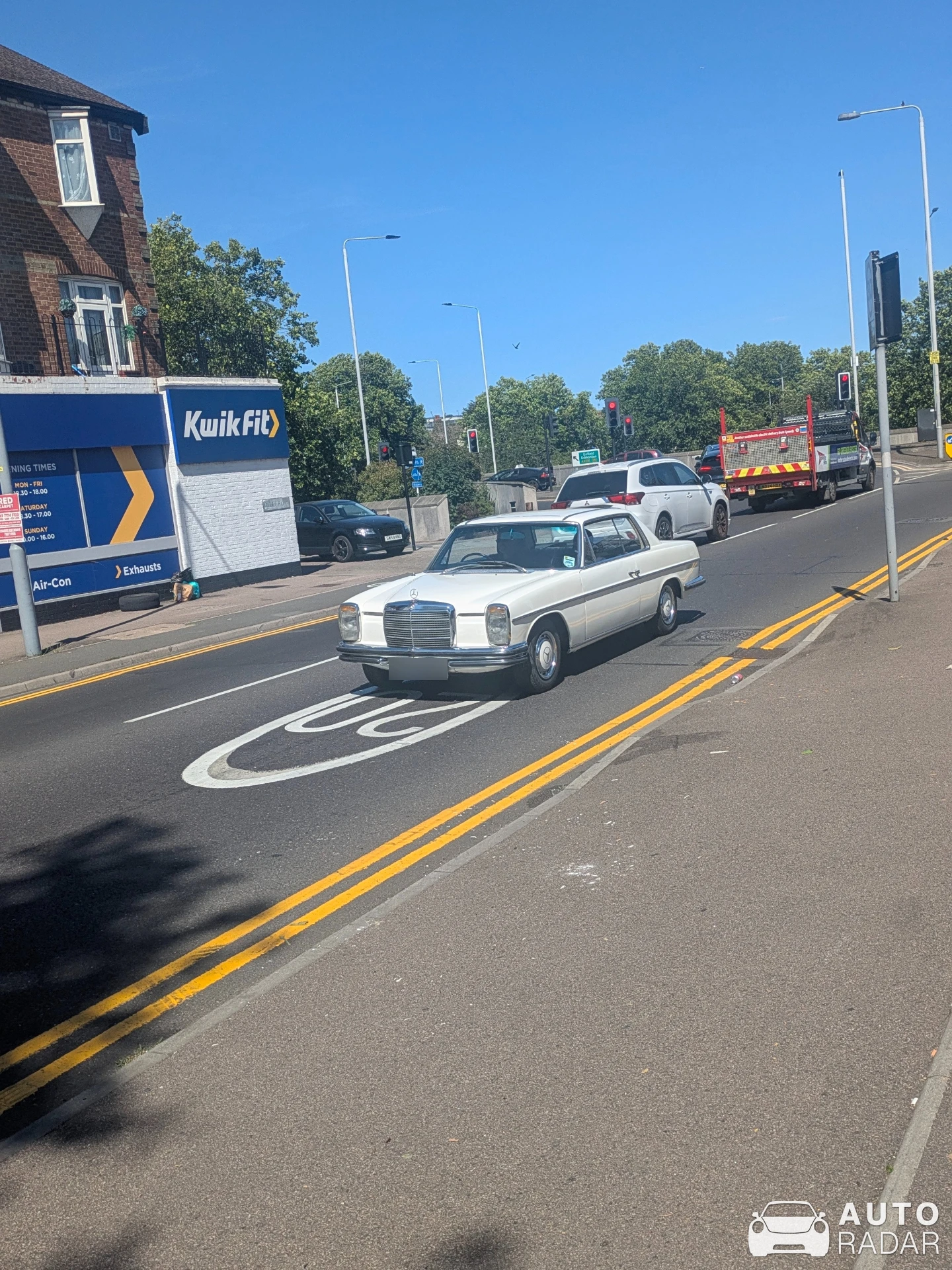 Mercedes-Benz 250CE W114 spotted in London