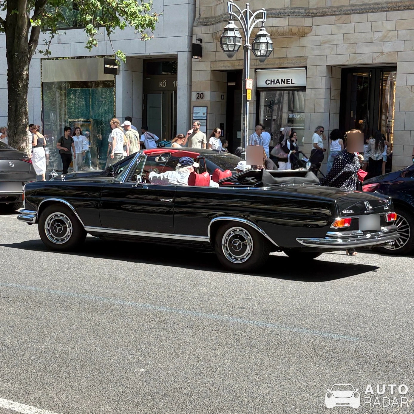 Mercedes-Benz W111 spotted in Düsseldorf