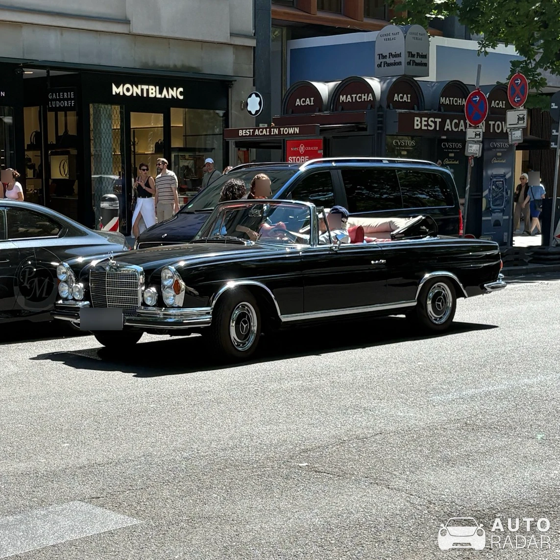 Mercedes-Benz W111 Cabriolet spotted in Düsseldorf, Deutschland