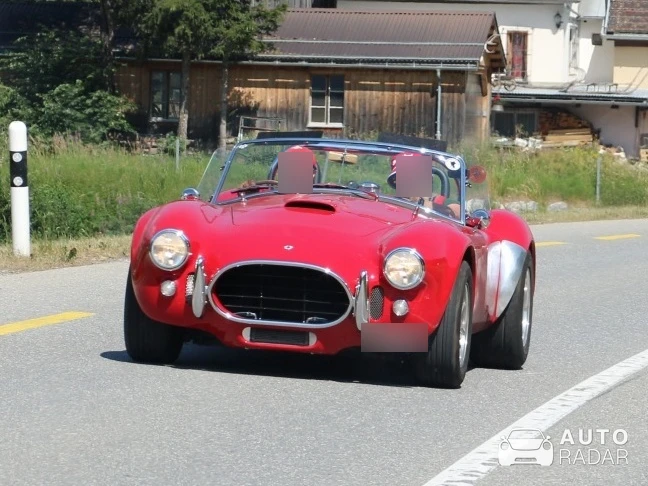 Shelby Cobra 427 spotted in Tinizong