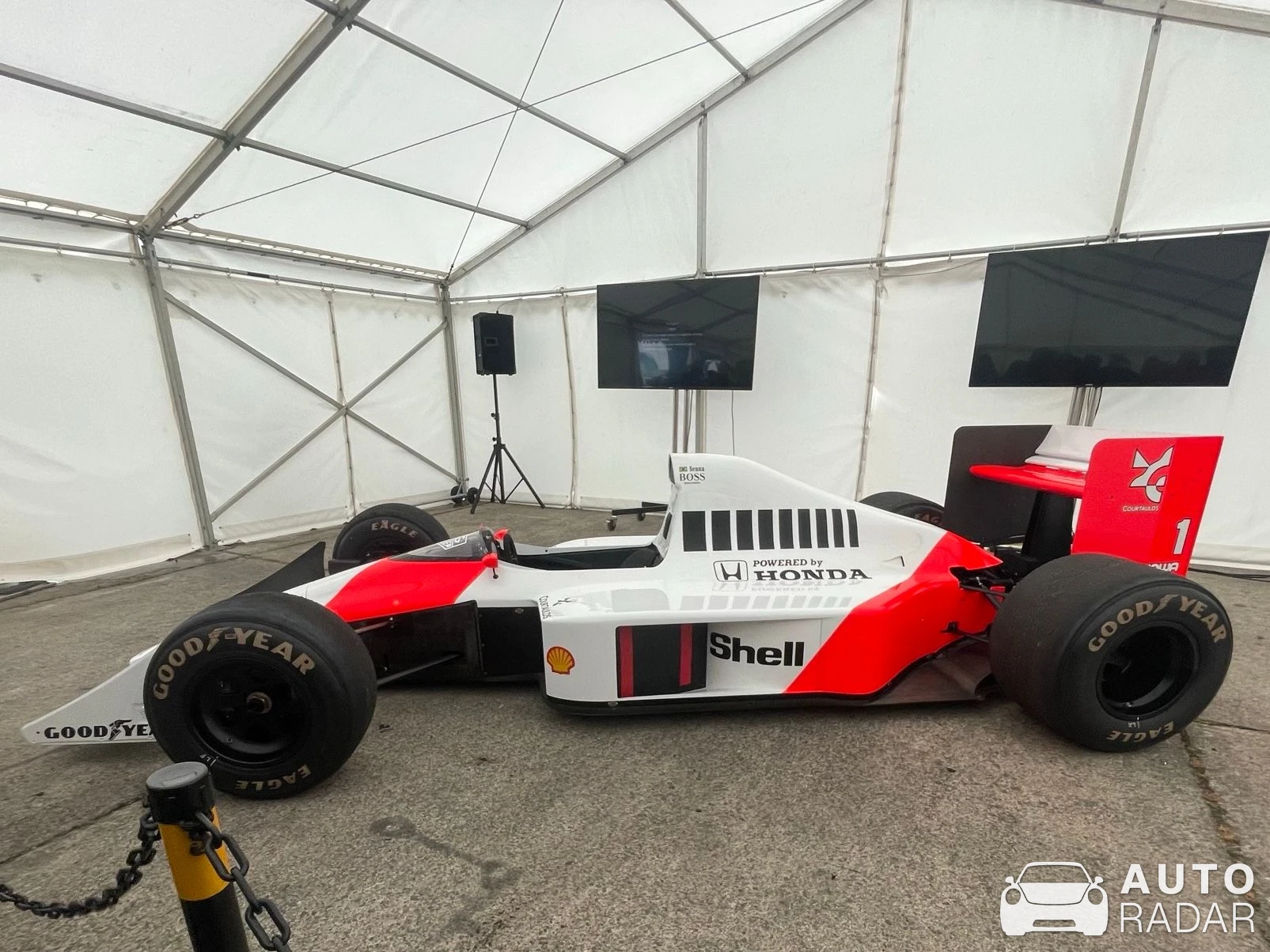 McLaren MP4/5B spotted in Pembrey