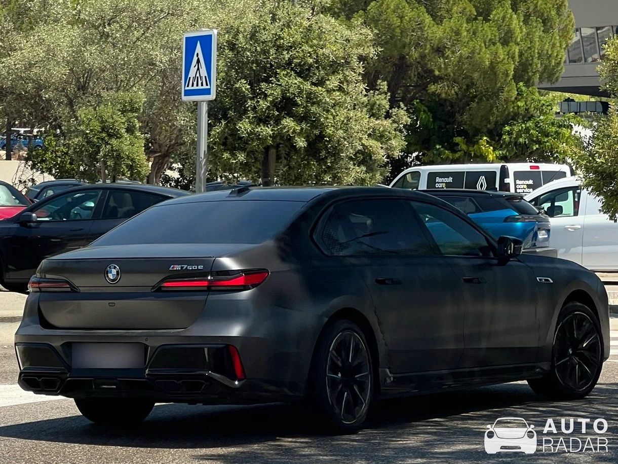 BMW 7 Series spotted in Lançon-Provence