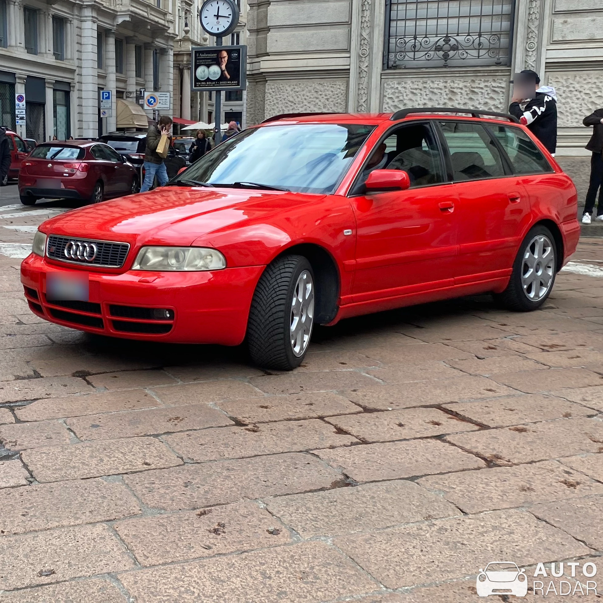 Audi RS2 Avant spotted in Milano