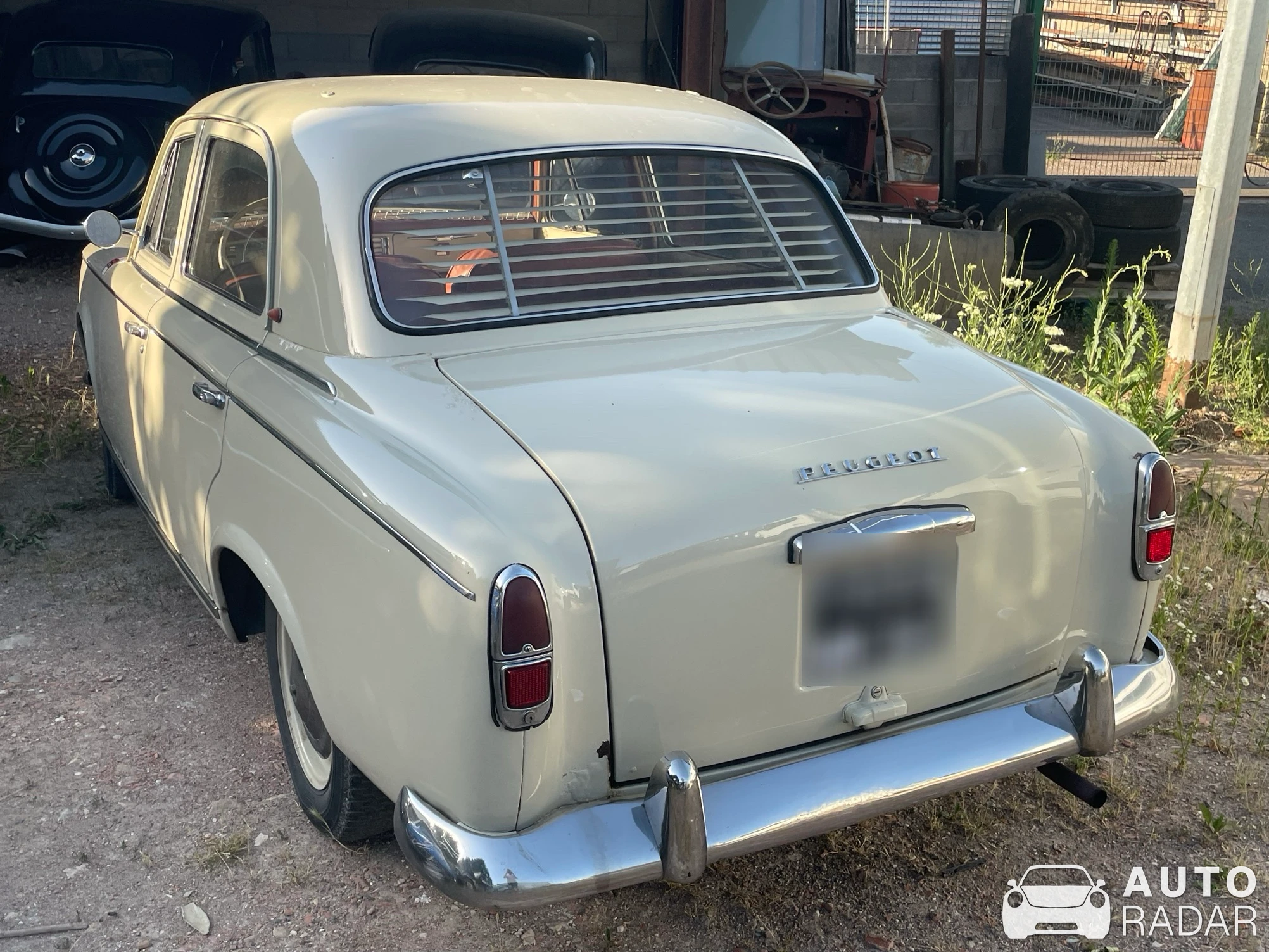Peugeot 403 spotted in Dommartin-lès-Toul
