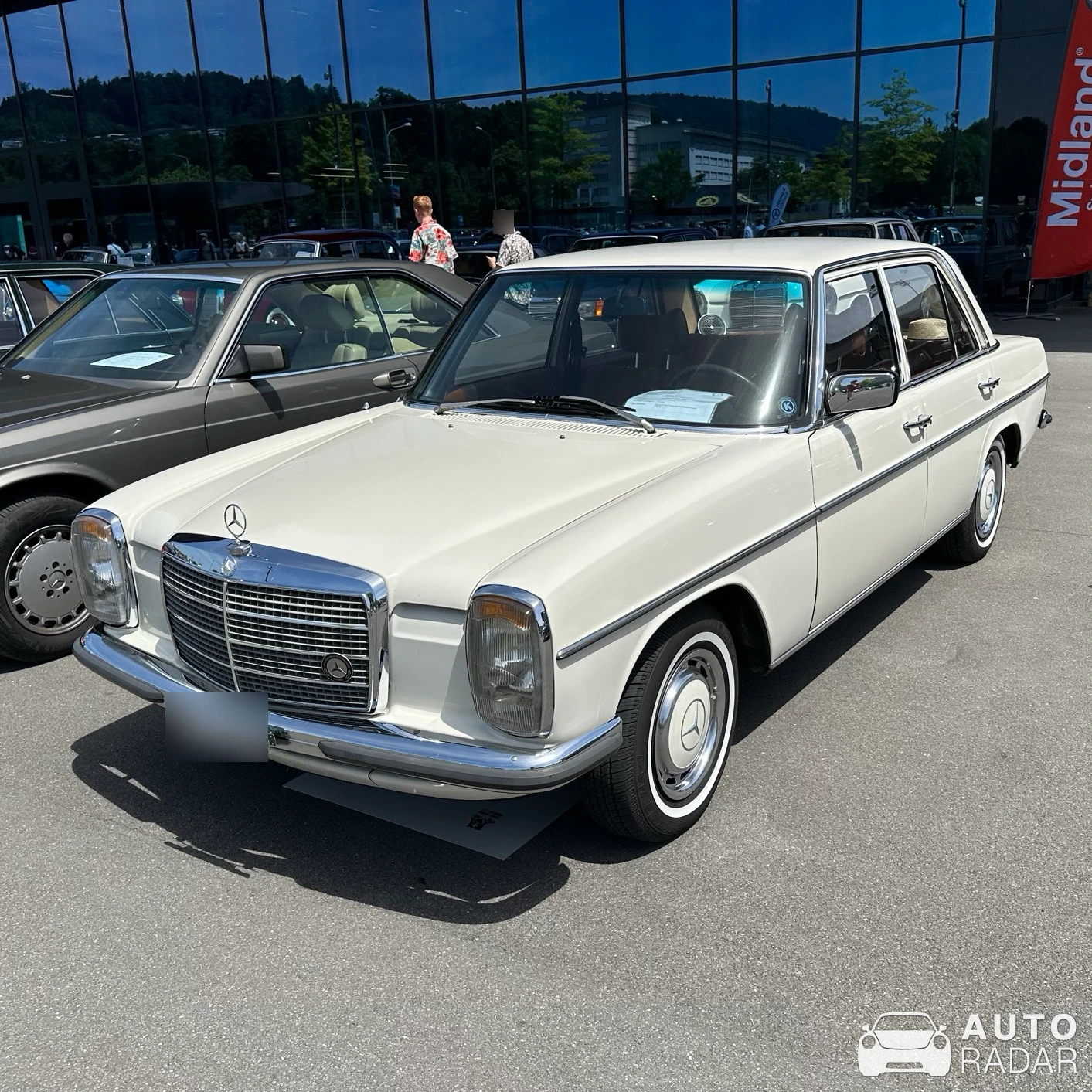 Mercedes-Benz 220D W115 spotted in Luzern