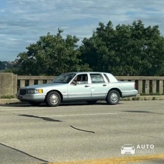 Mercedes-Benz S-Klasse W140 spotted in Batavia, United States