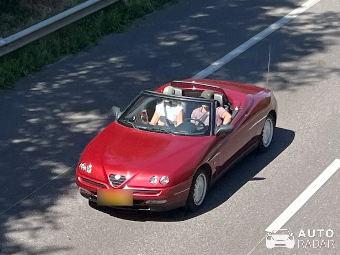 Alfa Romeo GTV 916 Spider spotted in Dommartin-lès-Toul