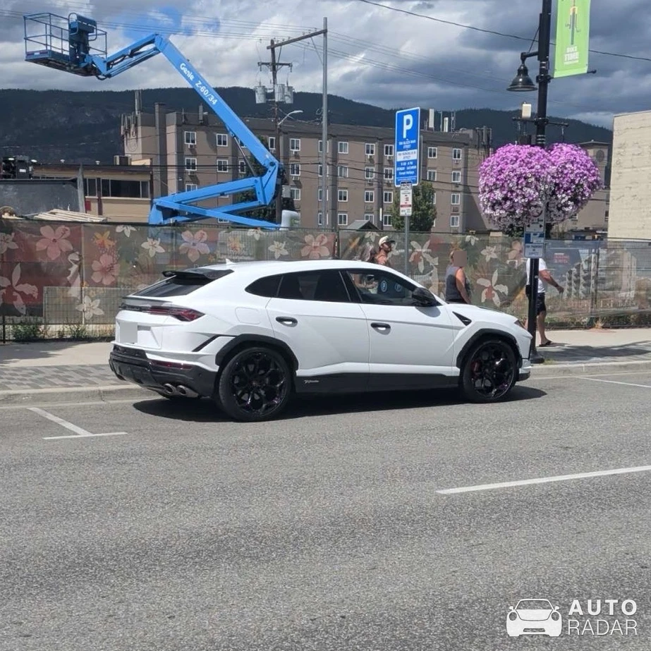 Lamborghini Urus Performante spotted in Penticton