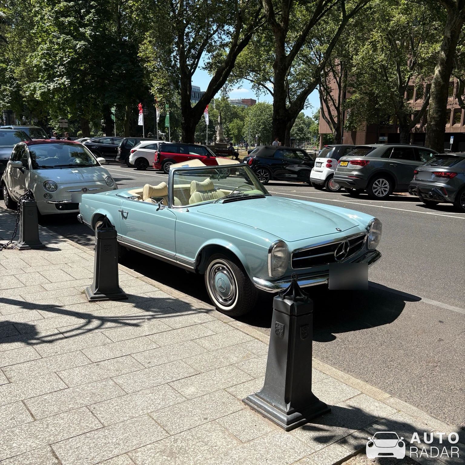Mercedes-Benz 280SL W113 spotted in Düsseldorf