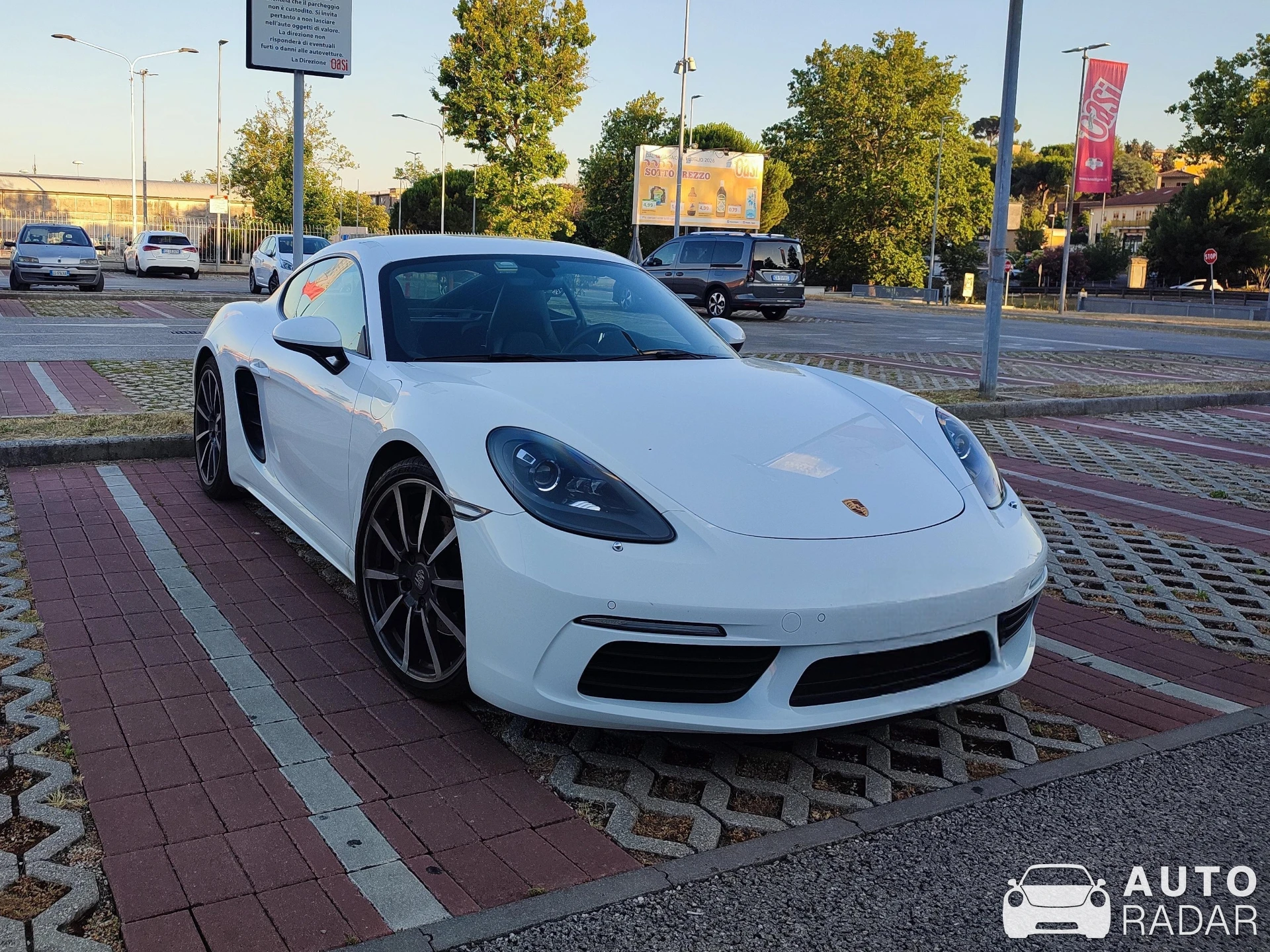 Porsche 718 Cayman spotted in Porto Recanati