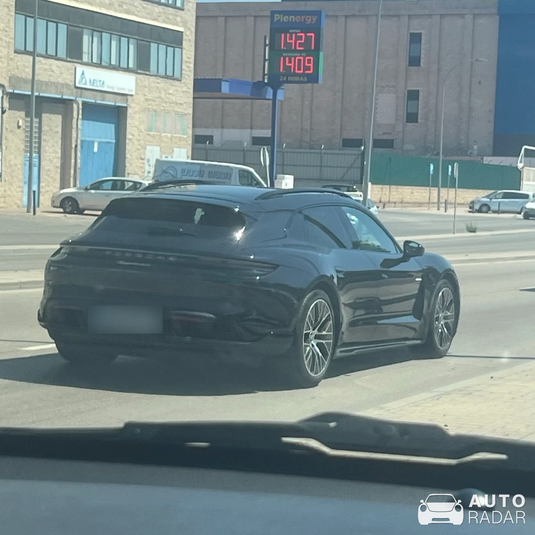 Porsche Taycan 4S Cross Turismo spotted in Madrid